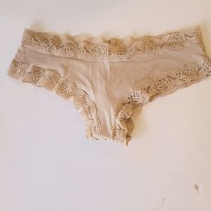 Victoria's Secret Lace embellished Lowrise hip huggers Panties SZ XL, C Beige